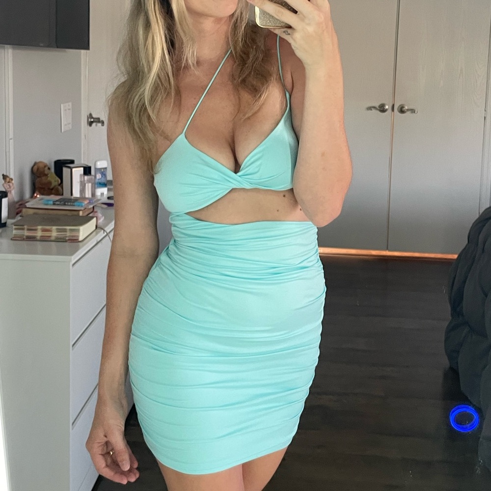 one shoulder twist cut out ruched bodycon dress - Picture 3 of 7
